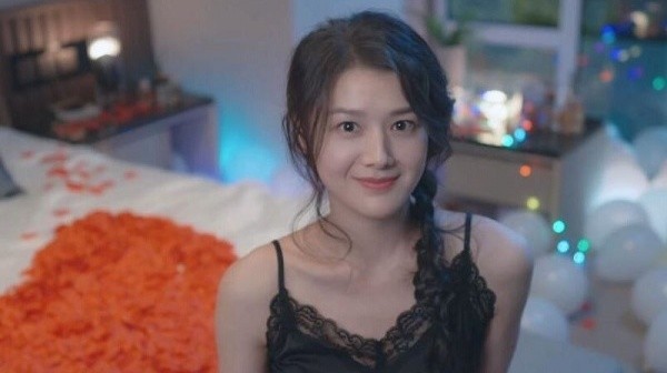 完蛋我被美女包围了房间里的心跳